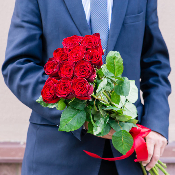 man with bouquet of flowers - Fotoğraf, Görsel