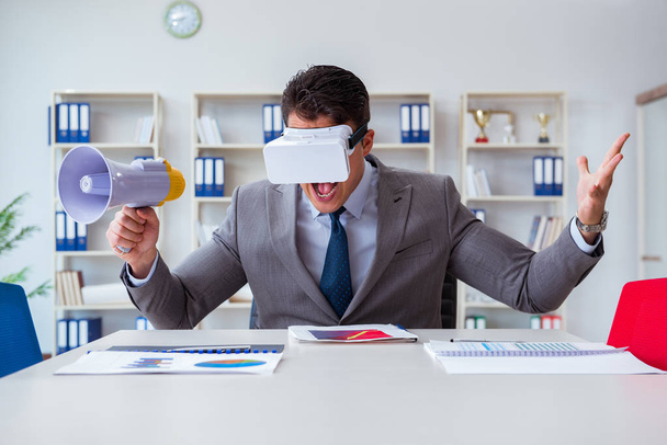 Businessman with virtual reality glasses in the office - Fotó, kép
