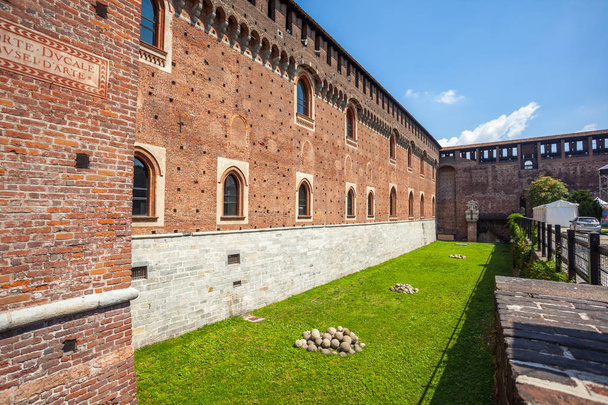 Sforzan linna (Castello Sforzesco) on linna Milanossa, Italiassa
. - Valokuva, kuva