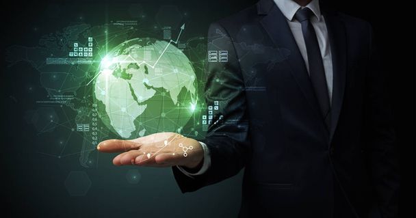 Internet global usando concepto con hombre de negocios
 - Foto, imagen