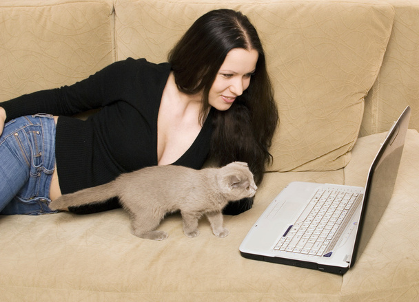 nainen ja kissa - Valokuva, kuva
