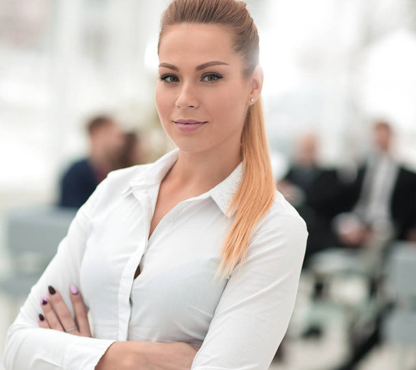 başarılı iş kadını arka plan bulanık Office closeup portresi - Fotoğraf, Görsel