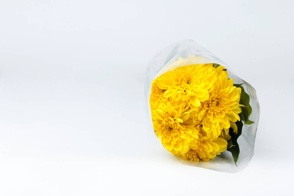 Colorful yellow flowers bouquet is a combination rests on white background. Selective focu - Foto, imagen