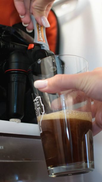 Nitro gebrühter Kaffee / Bier - Foto, Bild