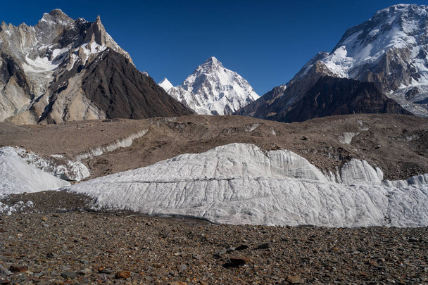 K2 pico de montaña segundo pico de montaña más alto del mundo, cordillera de Karakoram, Pakistán, Asia
 - Foto, imagen