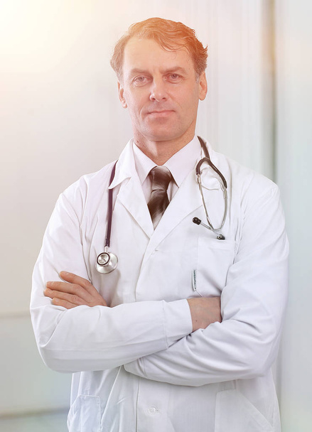 confident adult doctor looking at the camera. - Foto, Imagem