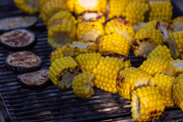 Cooking several fresh yellow brown golden corn cobs on open air barbecue grill, close up. - Φωτογραφία, εικόνα