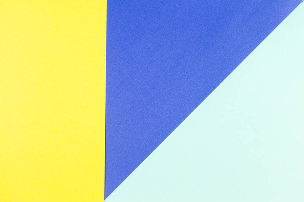 黄色と青色のトーンと色紙ジオメトリ フラット コンポジションの背景 - 写真・画像
