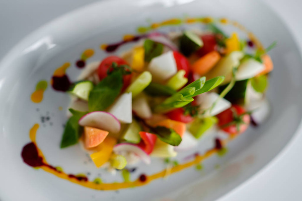 Vegetable mix. Beautiful serving of food in the restaurant - Foto, Bild
