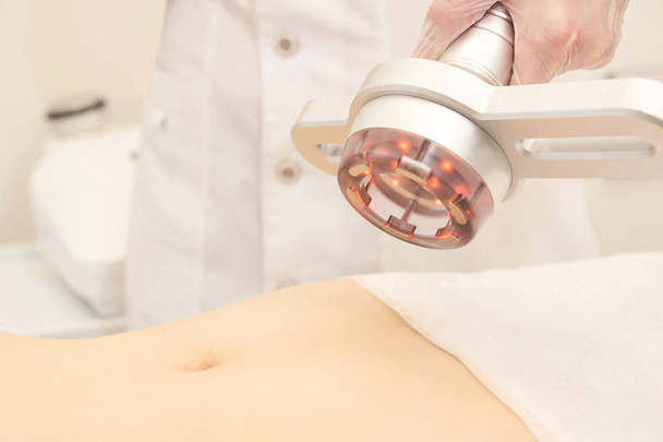 Body cavitation treatment. Ultrasound care to fat reduction. Beauty ultrasonic massage therapy at salon. Anti cellulite. - Φωτογραφία, εικόνα