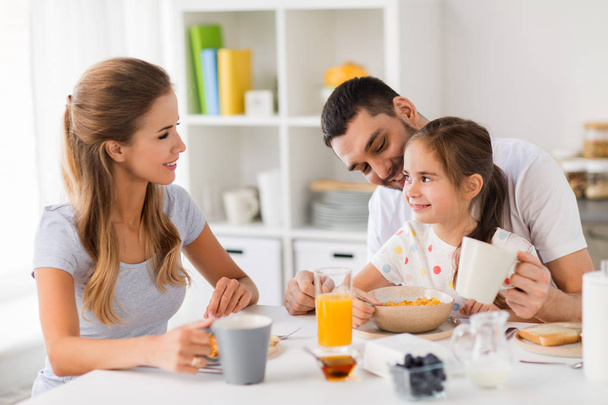 happy family having breakfast at home - Zdjęcie, obraz