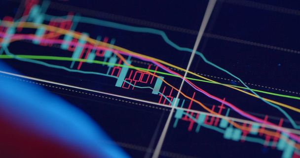 Анализ фондового рынка на цифровом планшетном компьютере
  - Фото, изображение