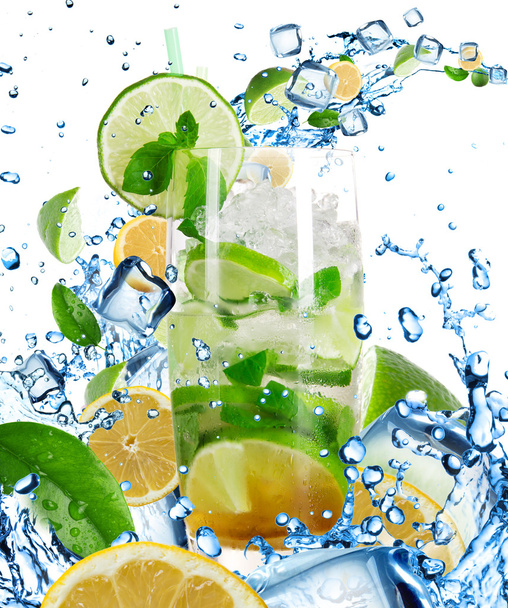 Mojito Cocktail with splashing liquid - Zdjęcie, obraz