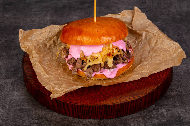 Burger z mięsem i serem - Zdjęcie, obraz