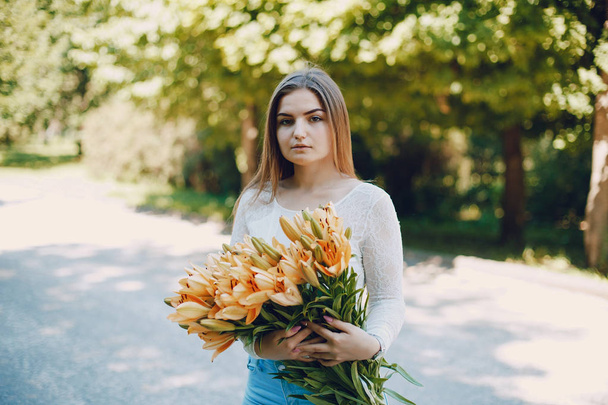 girl with bouquet - Фото, изображение