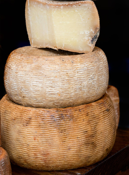 Crotonese Cheese on a market stall - 写真・画像