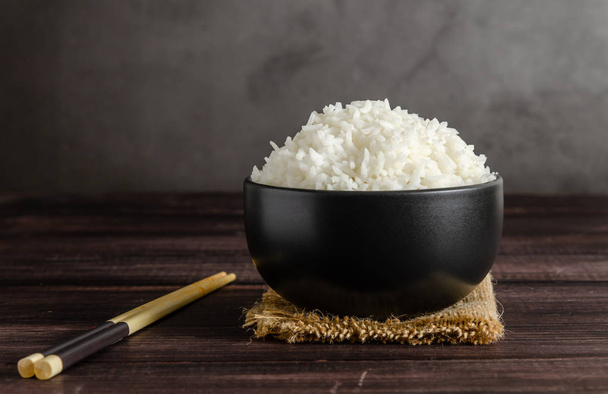 μπολ ρυζιού με ξυλάκια - Φωτογραφία, εικόνα