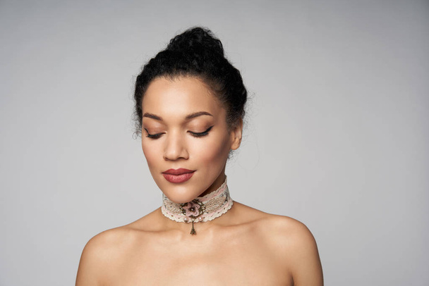 Beauty profile portrait of beautiful mixed race woman wearing chocker - Valokuva, kuva