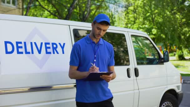 Courier filling delivery blank, checklist report, postal service transportation - Materiaali, video