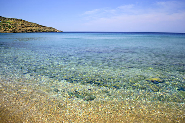Batsi strand in Andros eiland Cyclades Griekenland  - Foto, afbeelding