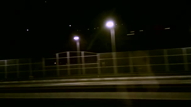 Az úton, éjszaka, fények - Felvétel, videó