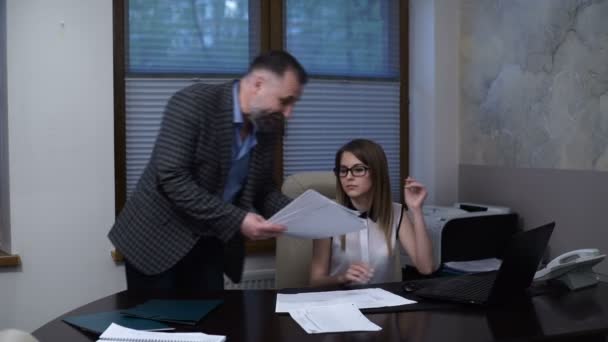 Angry boss scolds the employee, accuses an error in the report, poor performance, accuses of incompetence - Кадри, відео