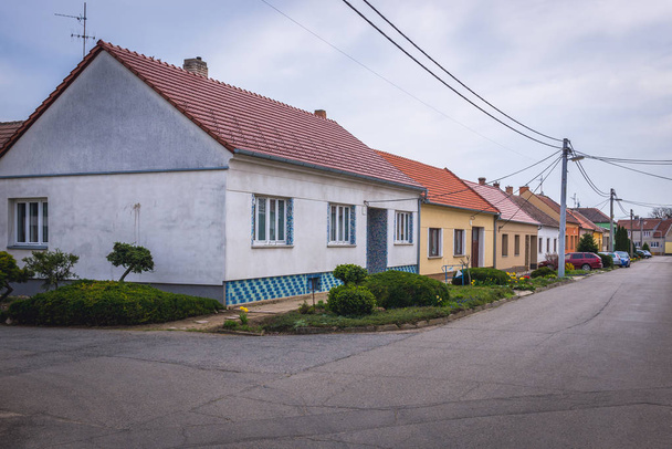 Hrusky、チェコのブジェツラフ市近くの小さな村の家 - 写真・画像