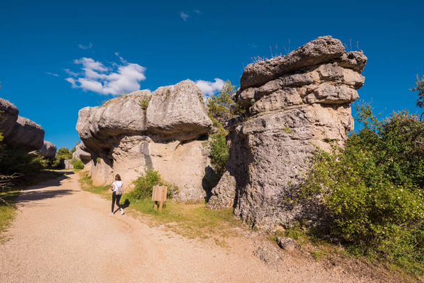 la ciudad encantada. Der verzauberte Naturpark der Stadt, eine Gruppe von fiesen Formen Kalksteinfelsen in Cuenca, Spanien. - Foto, Bild