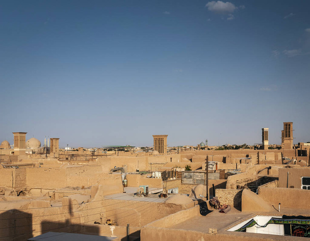 telhados do centro torres de vento e vista paisagem da cidade de yazd cidade velha em iran
 - Foto, Imagem
