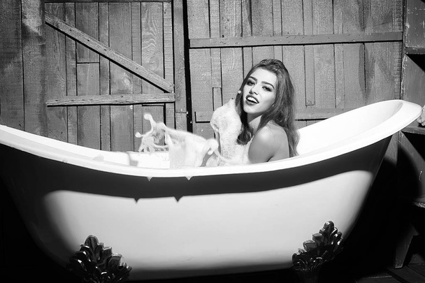 Woman in a spa. Laughing woman in bath - Фото, зображення