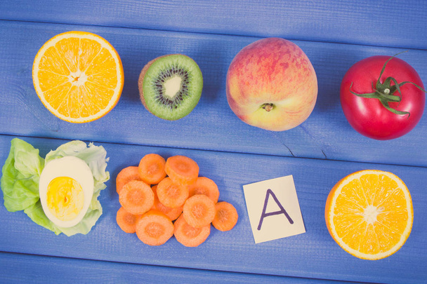 Винтажное фото, свежие продукты, содержащие витамин А, пищевые волокна и природные минералы, концепция здорового питания
 - Фото, изображение