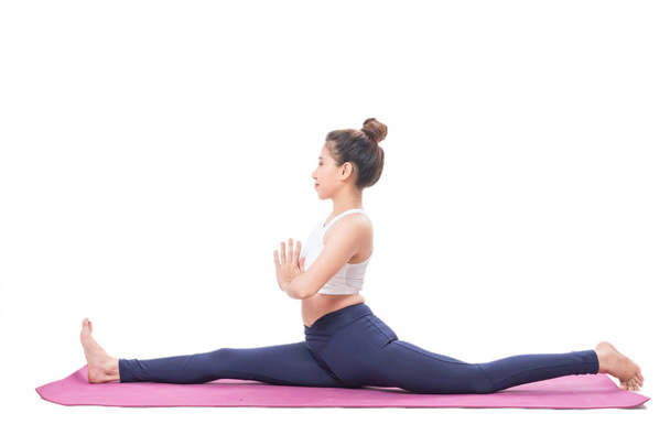 Donna che pratica yoga isolato su sfondo bianco
 - Foto, immagini