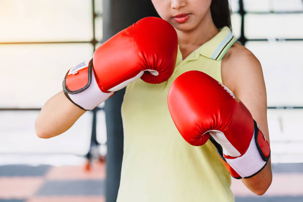Female with red boxing gloves - Fotoğraf, Görsel