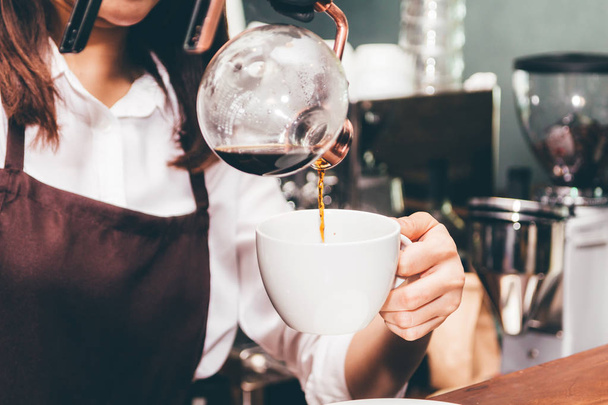 Barista kávézóban kávé gazdaság - Fotó, kép