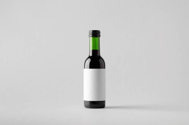Wine Quarter / Mini Bottle Mock-Up. Blank Label - Foto, immagini