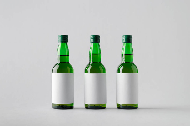 Licores en miniatura / Botella de licor Mock-Up - Tres botellas. Etiqueta en blanco
 - Foto, Imagen