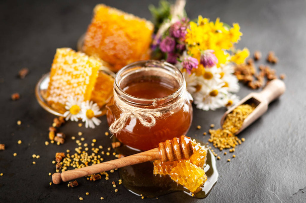 Honey jar and dipper - Photo, Image