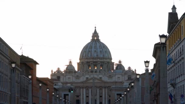 Kopułę Bazyliki Świętego Piotra w Rzymie. Wieczór czas - Materiał filmowy, wideo