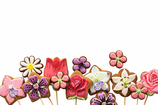 Biscuits en forme de fleurs. Isoler
. - Photo, image