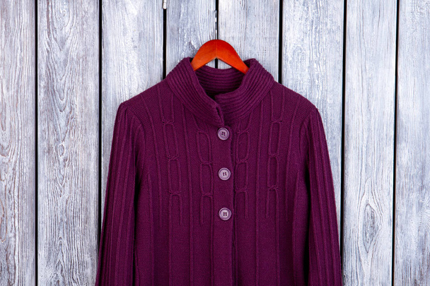 Fermer laine tricot usure sur cintre
. - Photo, image