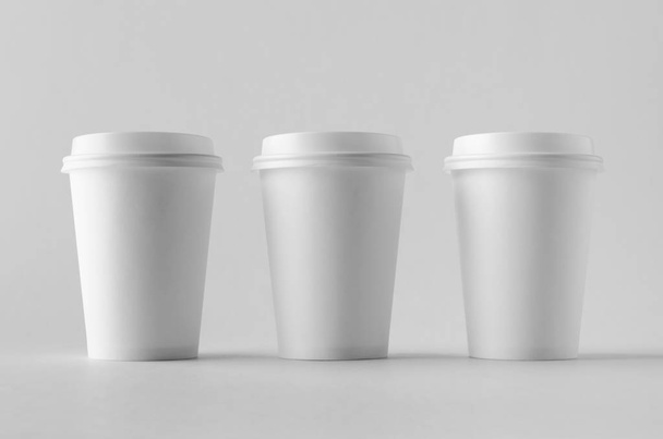 12 oz. white coffee paper cup mock-up with lid. - Fotó, kép
