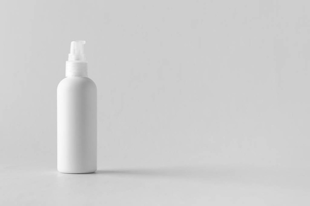White plastic cosmetic foam pump bottle mock-up. - Zdjęcie, obraz