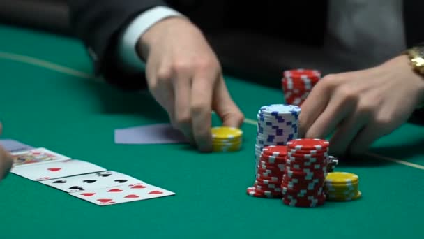 Inexperienced gambler makes bet on losing combination, casino gets profit - Séquence, vidéo