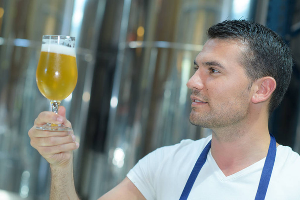 man checking beer and man - Zdjęcie, obraz