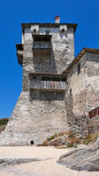 Μεσαιωνικό πύργο στην παραλία της πόλης της Ουρανόπολη, Άγιον Όρος, Χαλκιδική, Κεντρικής Μακεδονίας, Ελλάδα  - Φωτογραφία, εικόνα