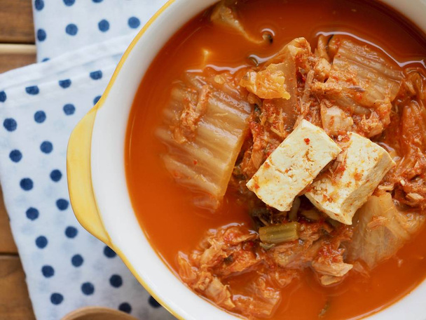 Korealainen ruoka Kimchi muhennos, Kimchi-jigae
 - Valokuva, kuva