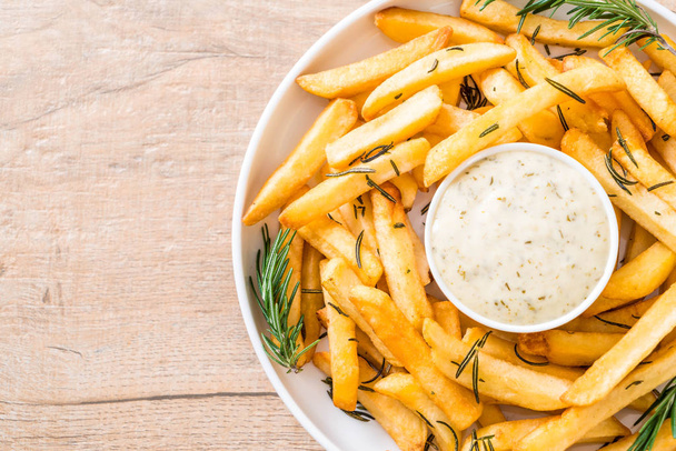 french fries with sauce - unhealthy food - Foto, afbeelding