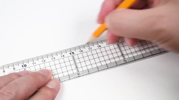 tracciare una linea con un righello e una matita
. - Filmati, video