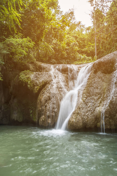 Měkké vody proudu v přírodním parku, Tran Sawan Waterfall, Thajsko. - Fotografie, Obrázek