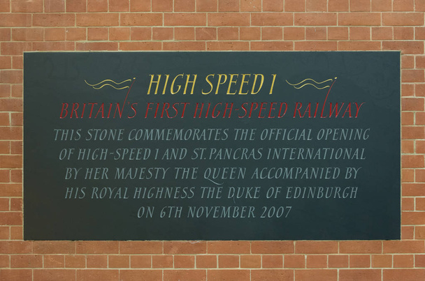 High Speed 1 Plaque, St Pancras, Лондон
 - Фото, изображение